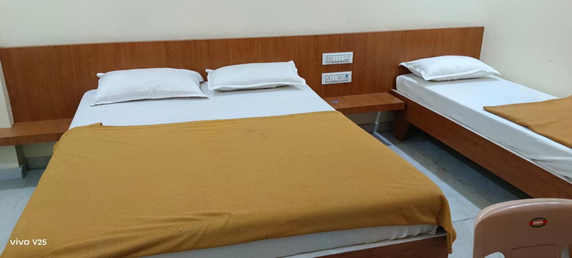 Somnāth Hotel Tulsi מראה חיצוני תמונה